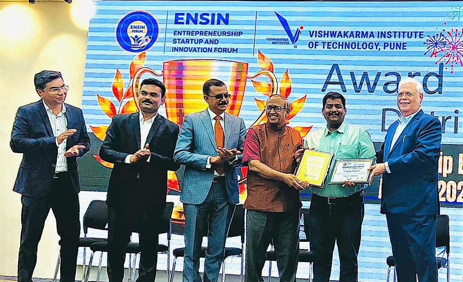 Dr Harshvardhan Pandit receives Entrepreneurship Excellence Award